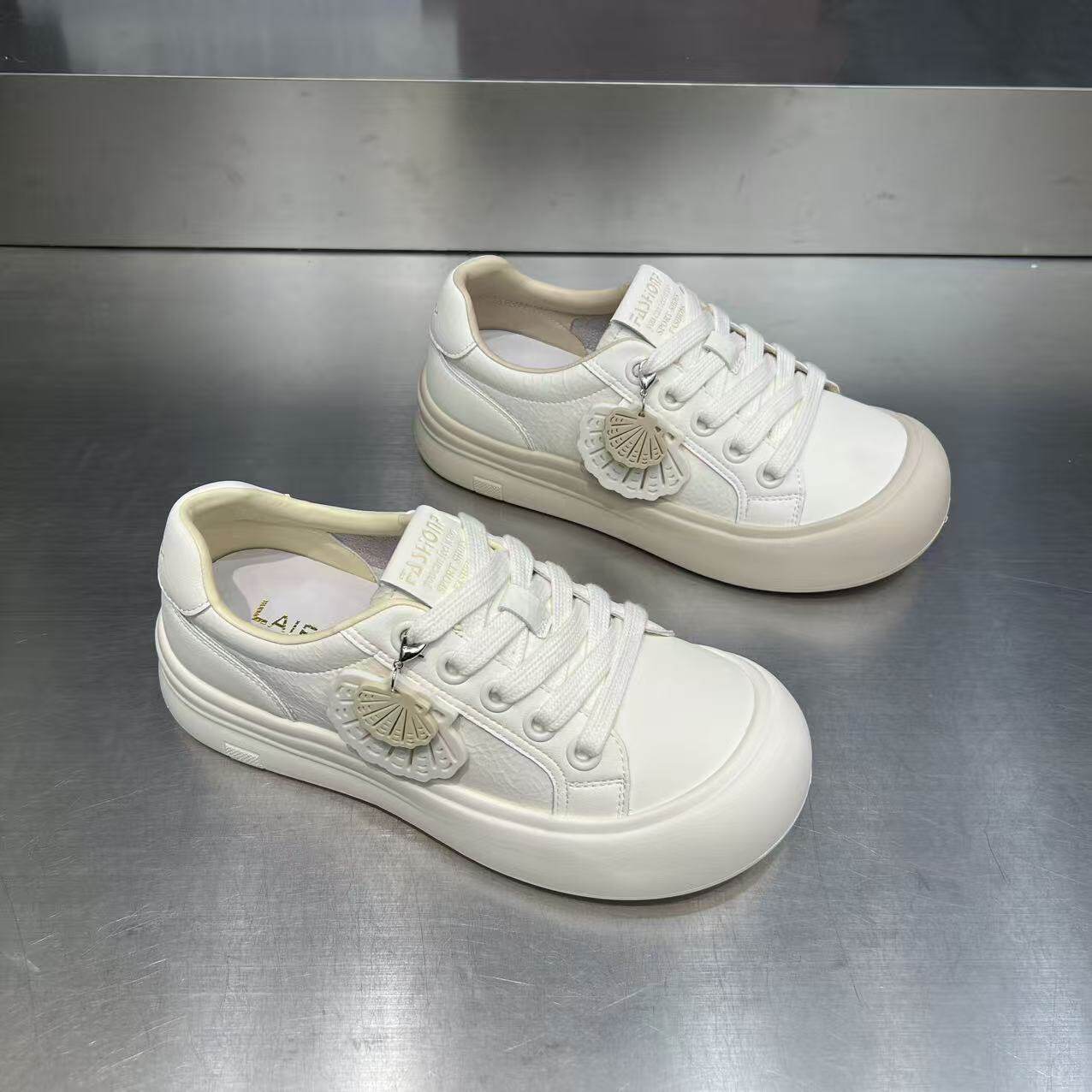 真皮小白鞋女轻便2026春季新款百搭厚底圆头系带休闲板鞋子潮单鞋