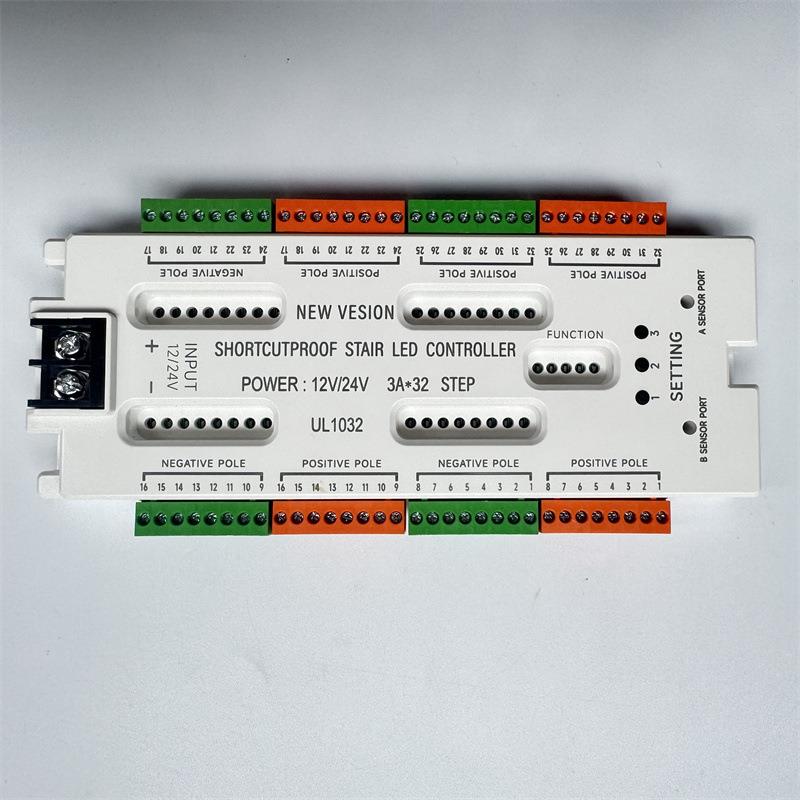 英文新款智能人体感应楼梯灯32路台阶逐步亮灯条踏步防短路控制器