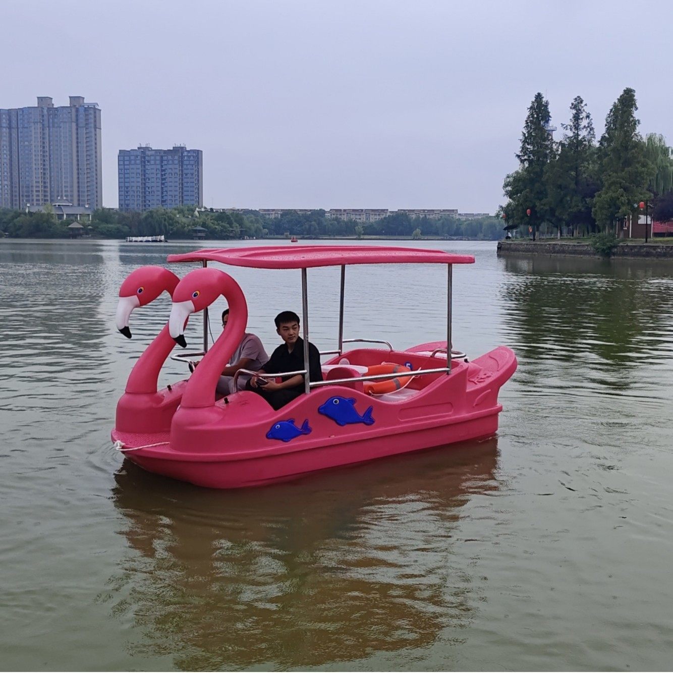 聚乙烯4-5人火烈鸟电动船公园游船公园电动船聚乙烯电动船