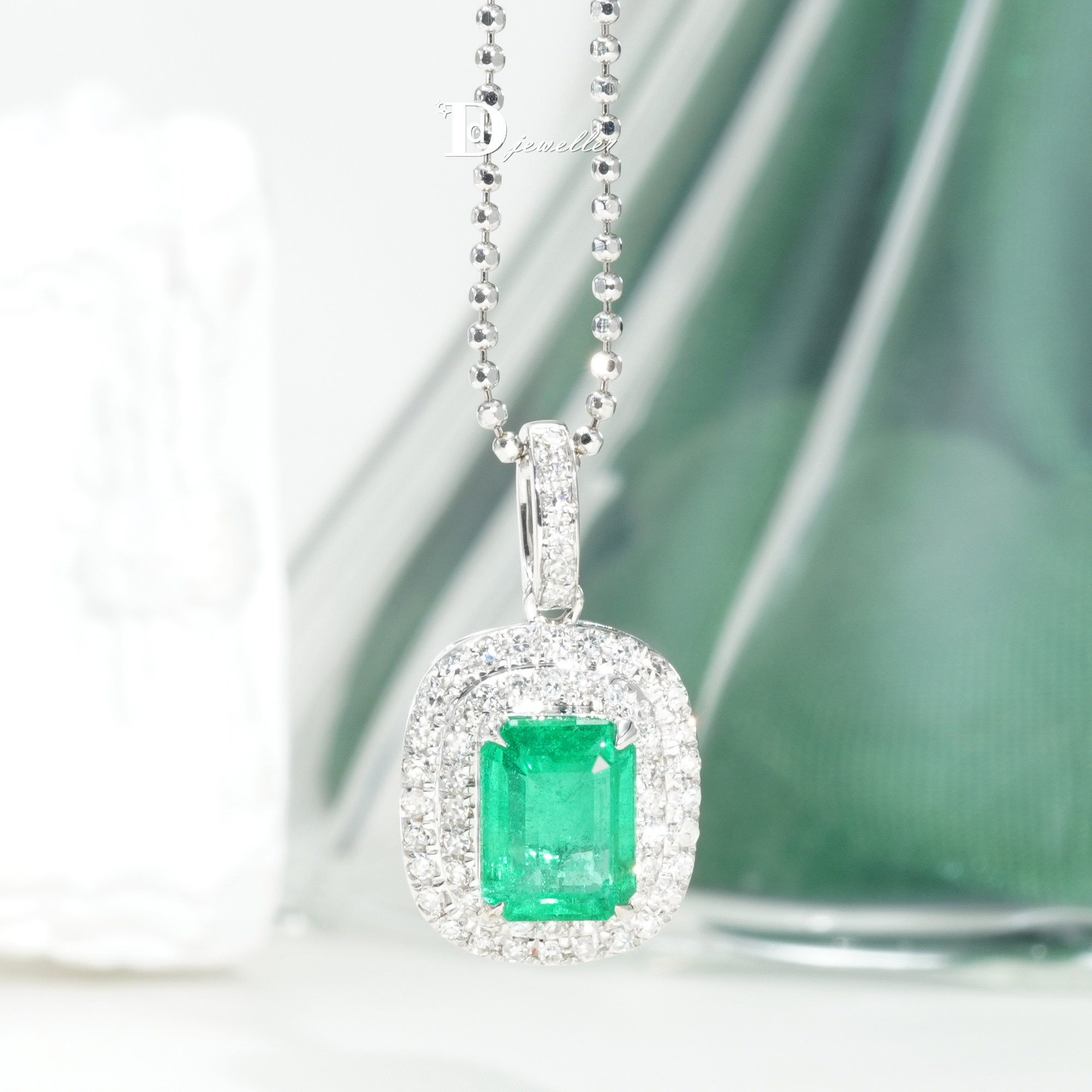 【珠宝人DD】现货18k金镶嵌钻石伴赞比亚祖母绿吊坠火彩闪耀GRC