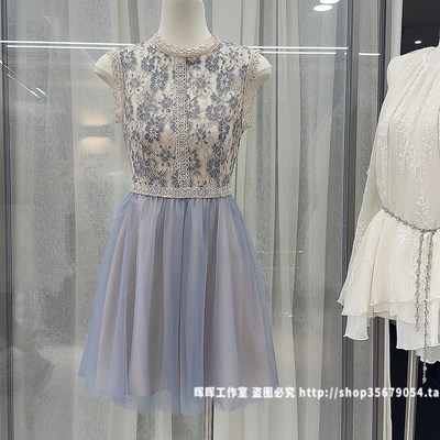 法式2025夏季新时尚百搭修身显瘦灰蓝色蕾丝拼接网纱无袖连衣裙女