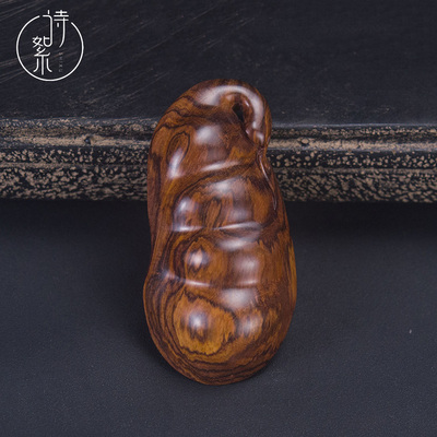 海南黄花梨老油梨四季豆手把件