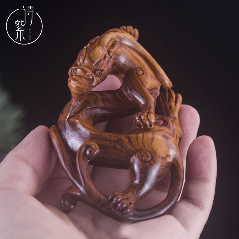 海南黄花梨螭龙手把件老油梨湘工雕刻男士盘玩家居桌面木雕摆件