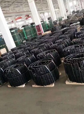 XE215C履带总成47节半吨重