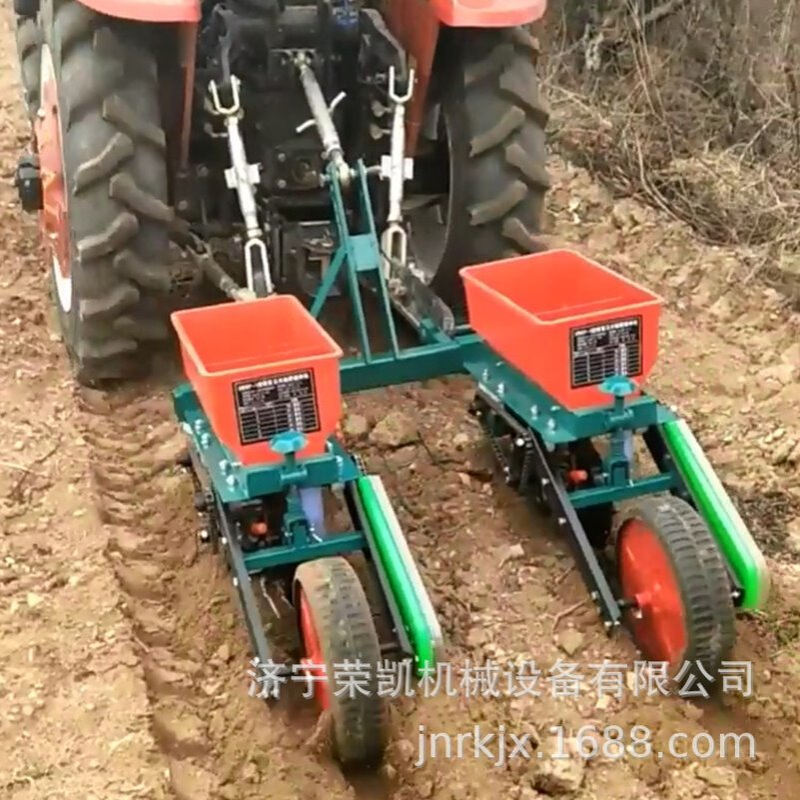 小型出口玉米播种单行双行玉米大豆免耕播种施肥机配套手扶拖拉机