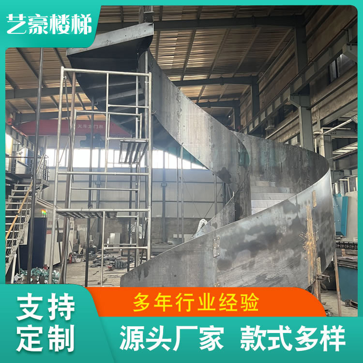 别墅办公楼西餐厅弧形梯LOFT复式公寓卷弧楼梯玻璃扶手立柱轻奢风