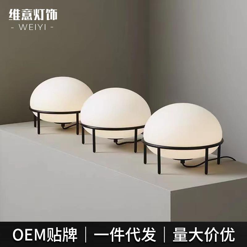 玻璃创意北欧创意简约台灯设计师卧室床头灯铁艺装饰高级台灯圆球