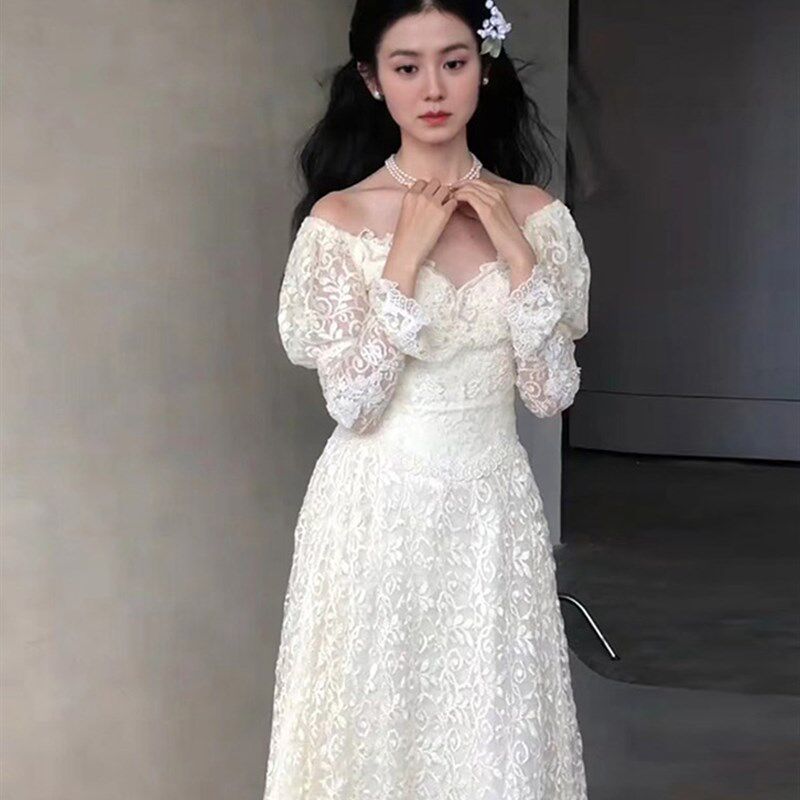 2024新款法式复古蕾丝轻婚纱新娘在逃公主一字肩超仙出门纱礼服