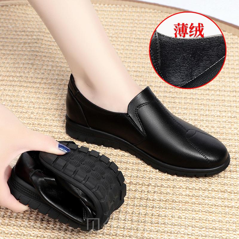 新款妈妈鞋软底女舒适皮真秋季中单年鞋子平底鞋中老年妈皮鞋休老