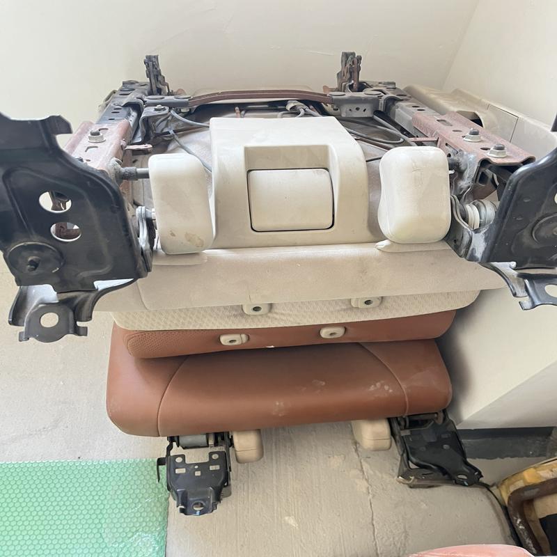 议价原装丰田兰德酷路泽拆车座椅，拆座椅配件，需要哪里拆哪里，