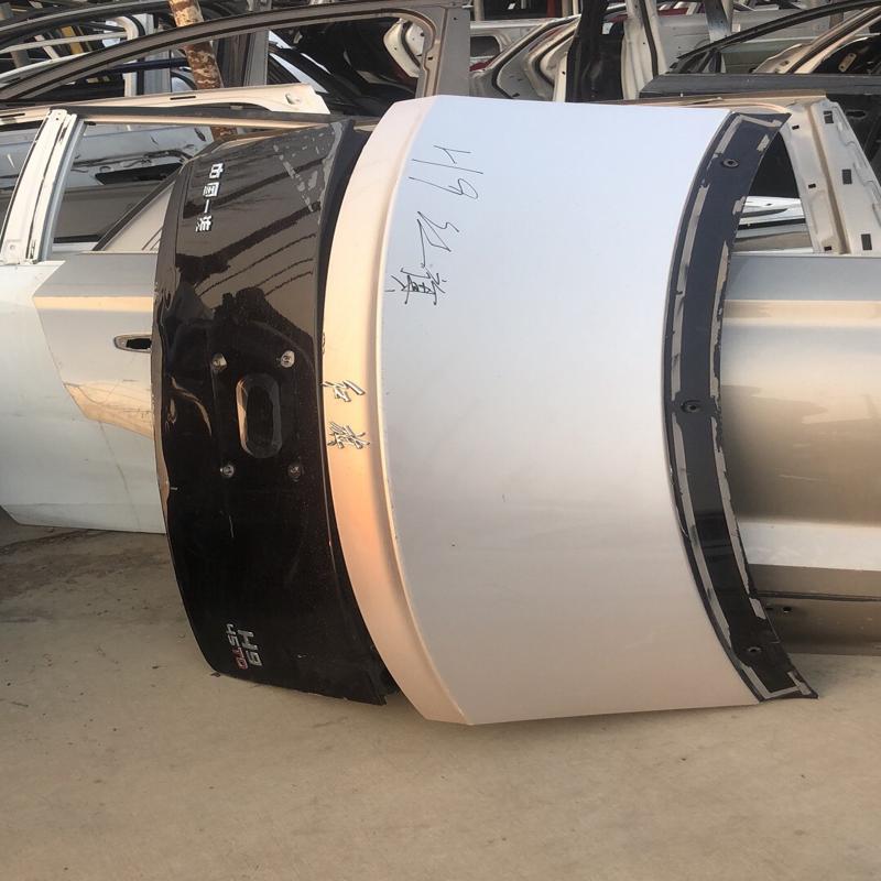 议价拆车后盖，红旗H9纯拆后背门，轻微伤痕可修复