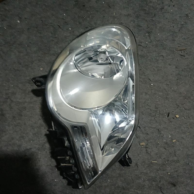 议价09－12宝来大灯，原厂拆车，左边，成色很好，便宜处理