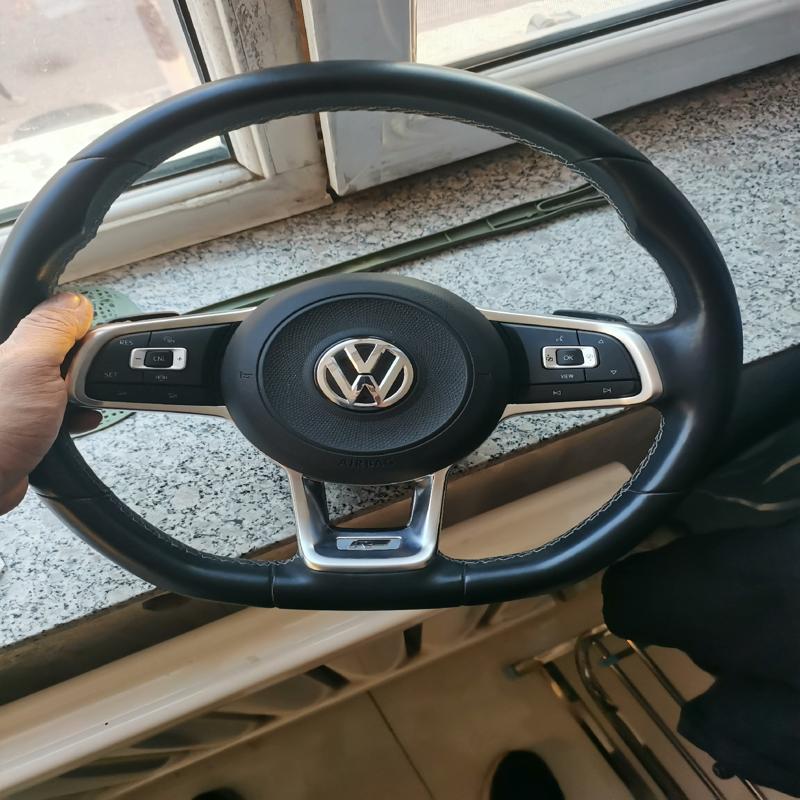 议价大众rline方向盘。原厂拆车，就用了2万公里。成色漂亮