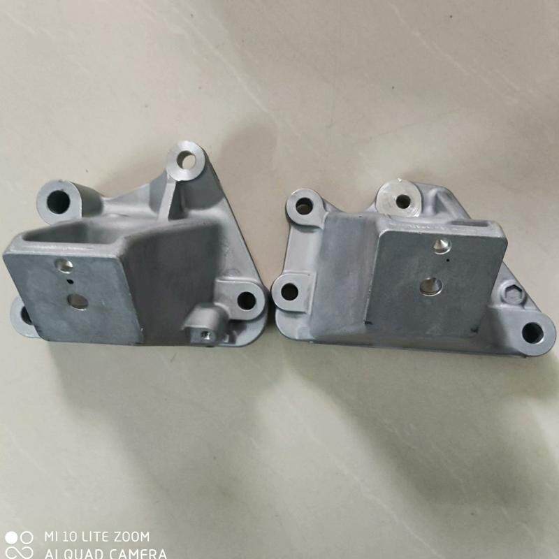 议价三菱帕杰罗V73V75V77V93V97发动机脚胶支架