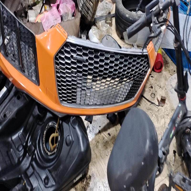议价奥迪 新款 R8 4S0 前杠 中网 风网 大灯 水箱