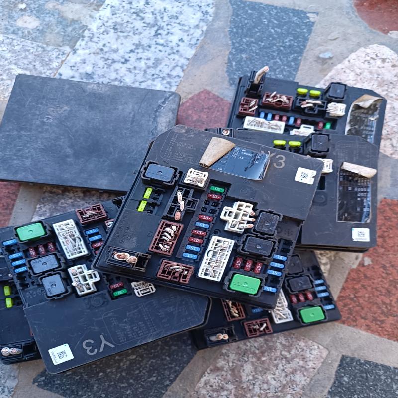 议价尼桑轩逸机舱保险盒284B7-1YP0A原装拆车的，包装