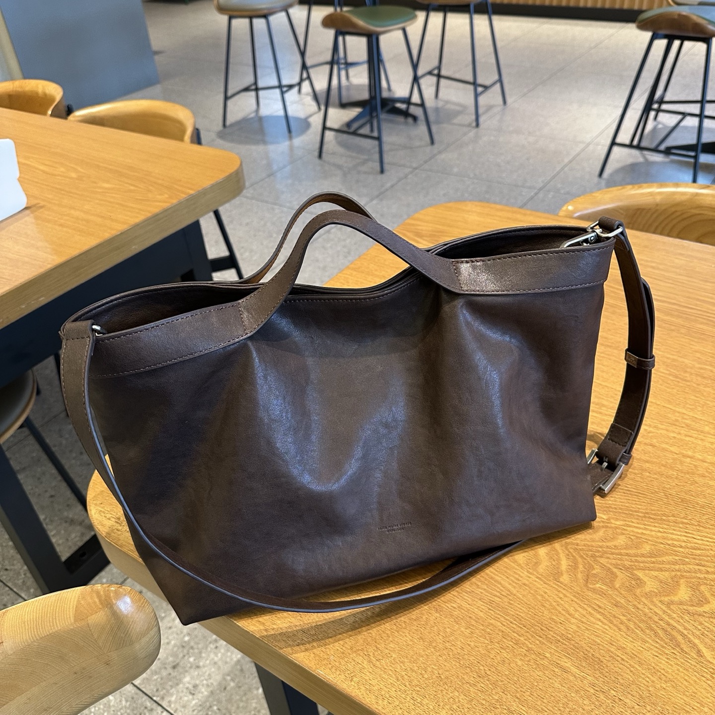 极简风软皮托特包大容量手提单肩