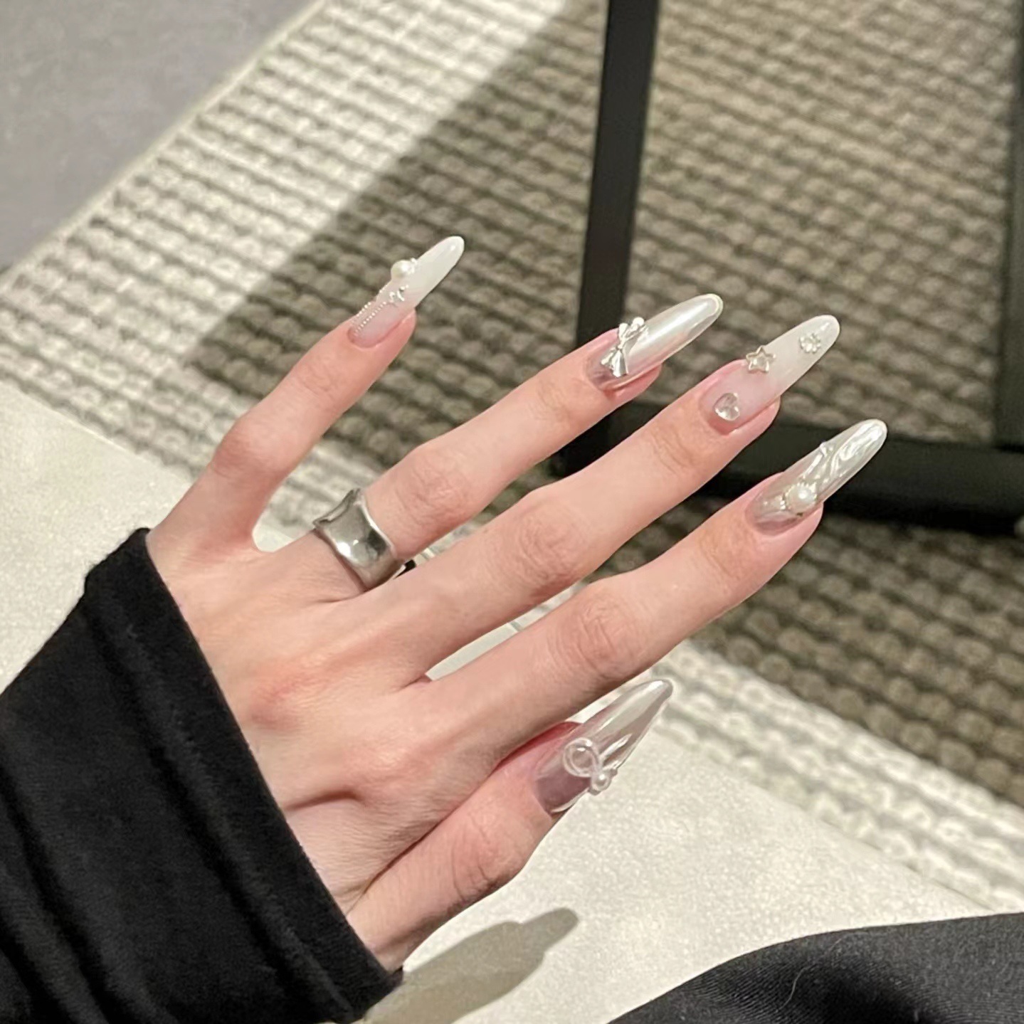 手工美甲反差甜魔镜粉蝴蝶结美甲甜酷辣妹ins风百搭仙气穿戴美甲