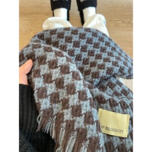 蓝格围巾女冬季2024新款高级感复古格子英伦风保暖披肩两用围脖