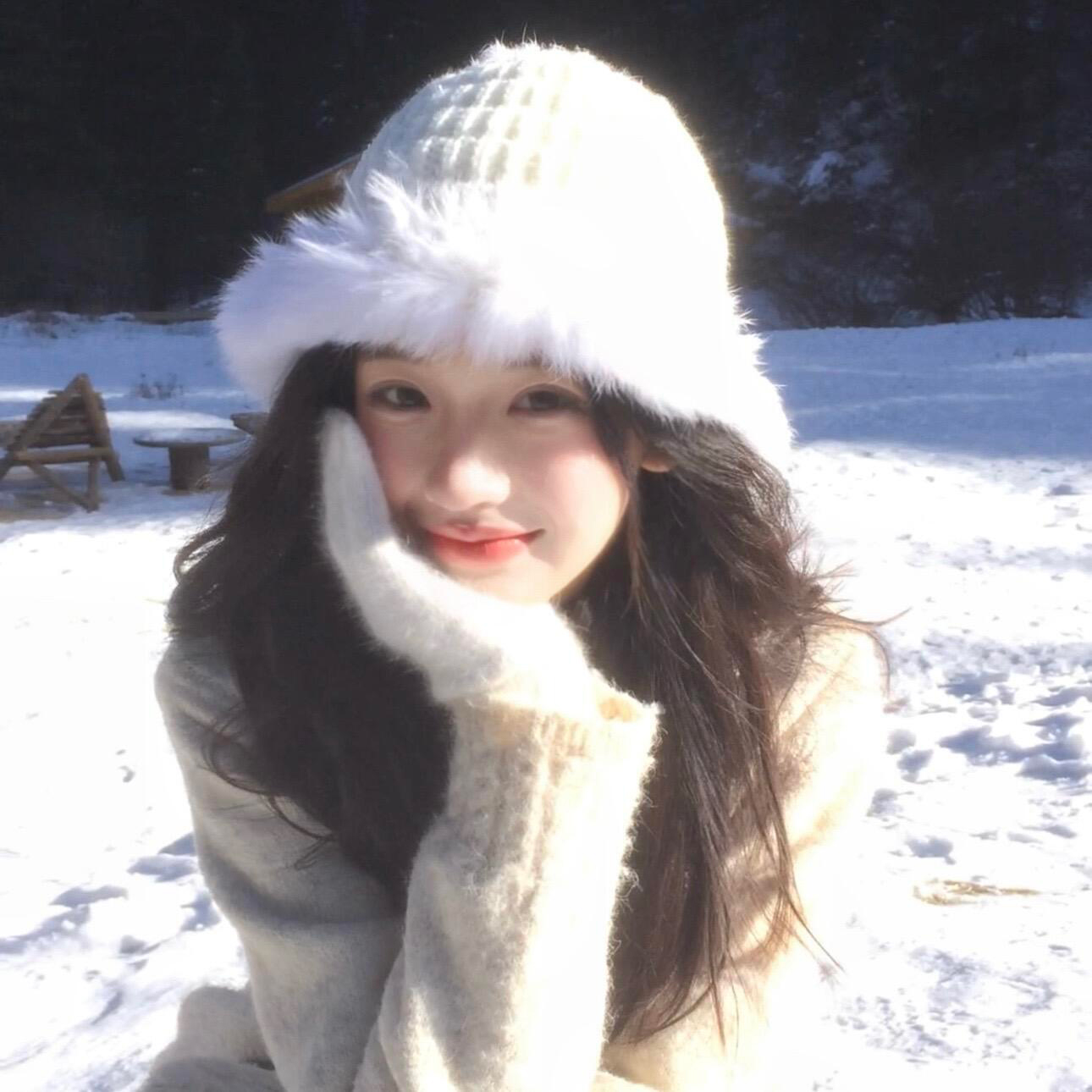 冰雪奇缘白色毛茸茸渔夫帽