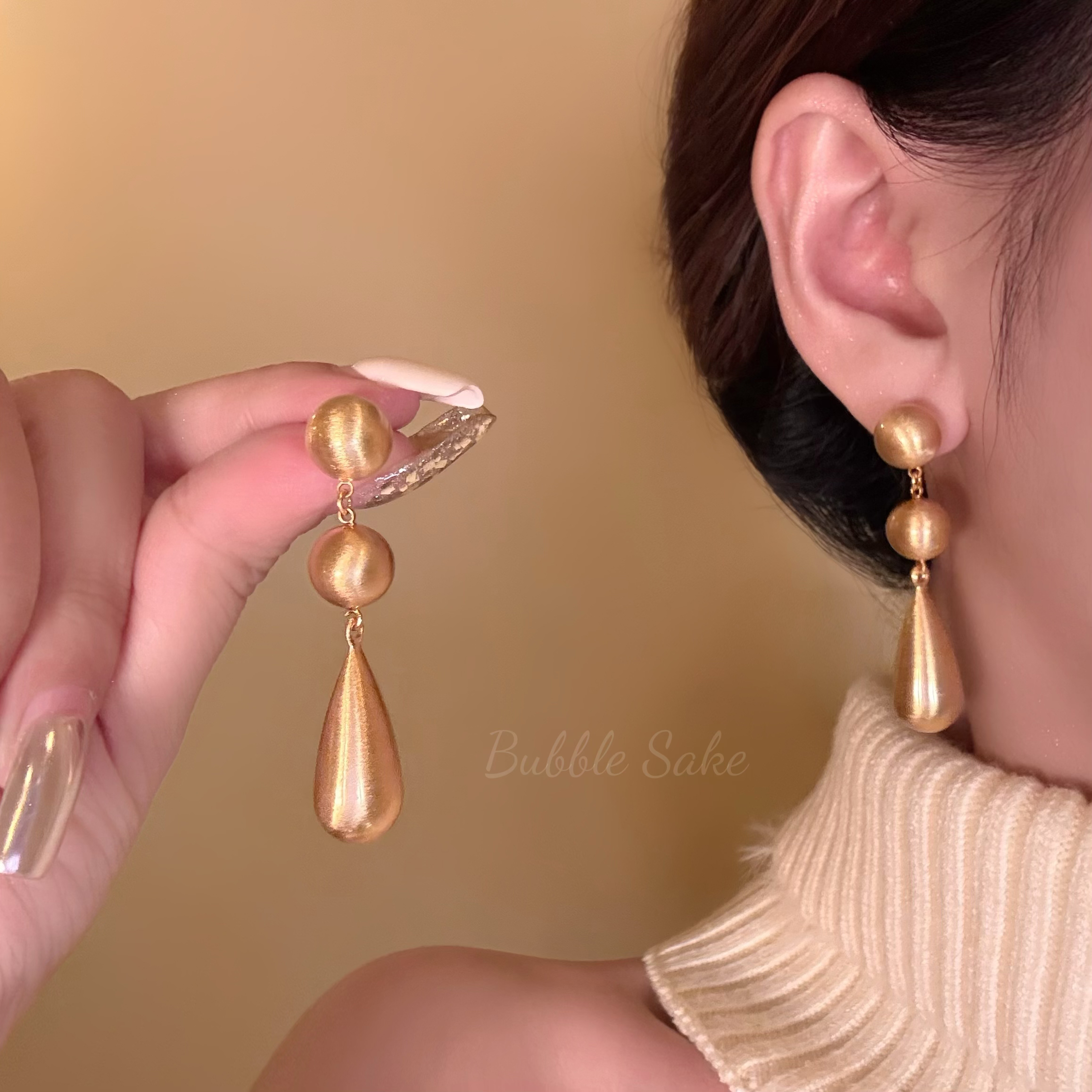 智性巴尔曼法式金色水滴耳环
