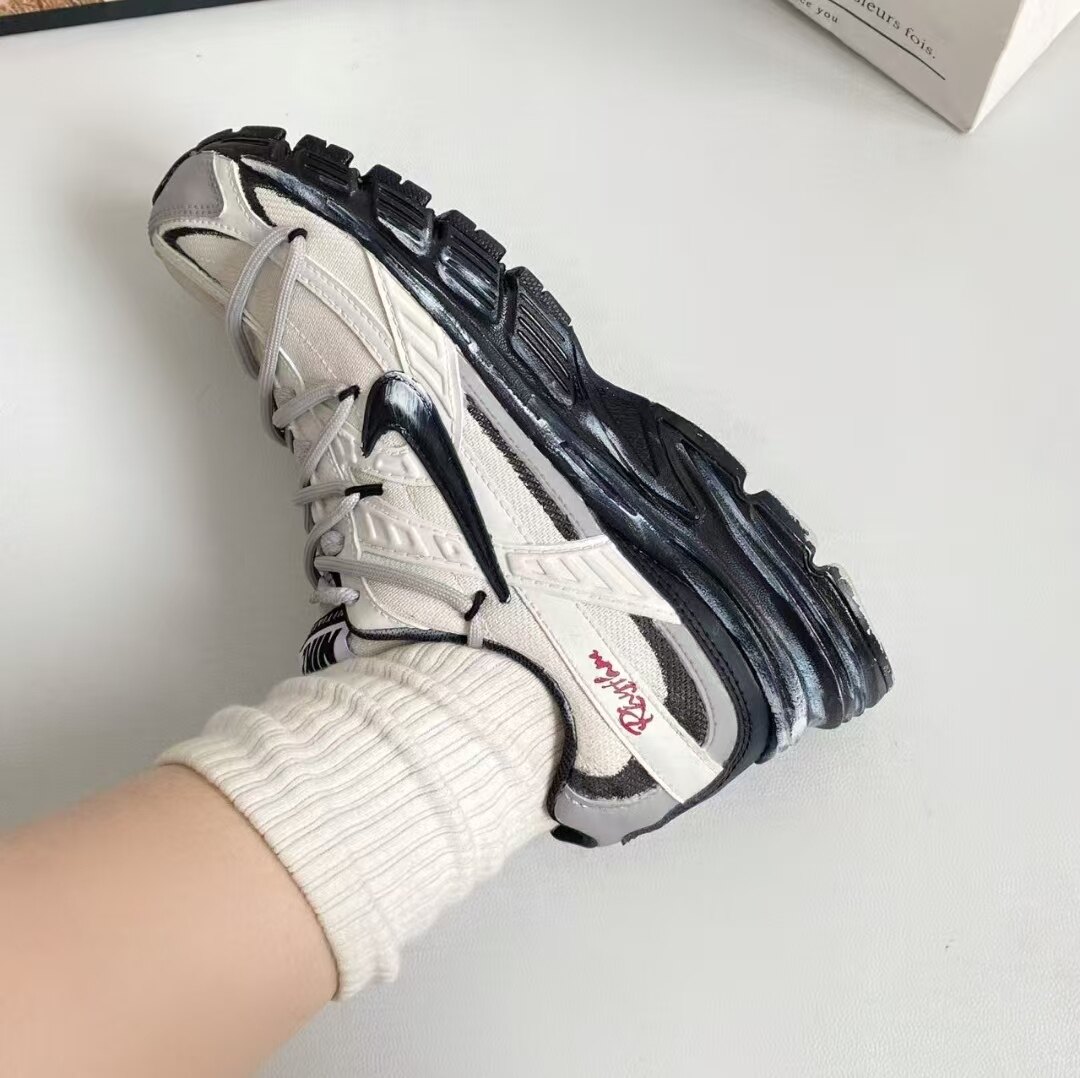 球鞋定制 Nike Initi跑步鞋