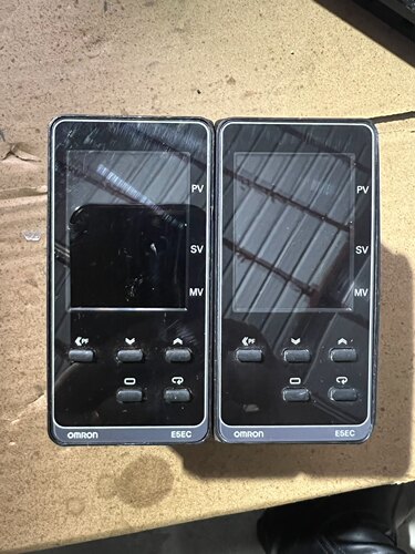 欧姆龙温控表，型号：E5EC-RR2ASM-800 -820