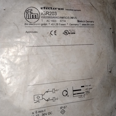 IGR203全新正品接近传感器。数量3包。包装有点脏，便宜出