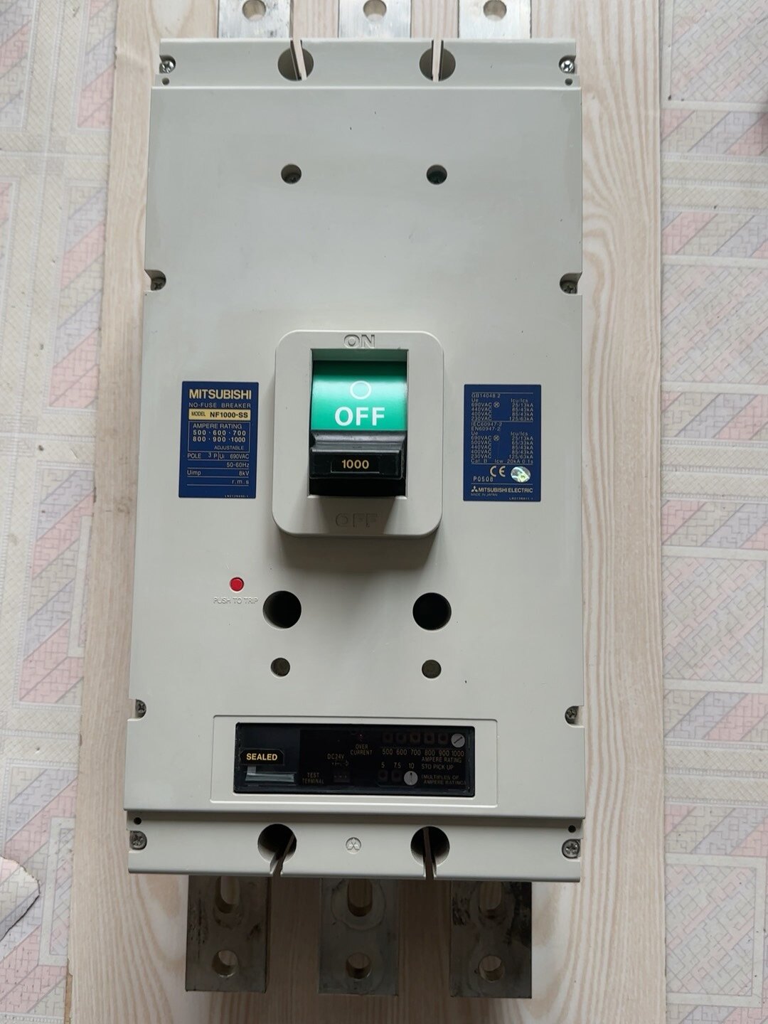三菱塑壳断路器，型号：NF1000-SS，成色九成新可调节，
