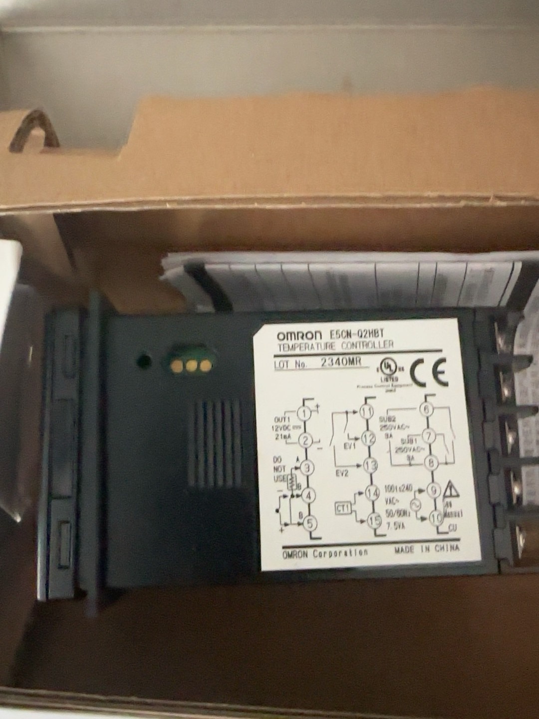 原装欧姆龙温控器E5CN-Q2HBT 原包装型号标牌这里破损