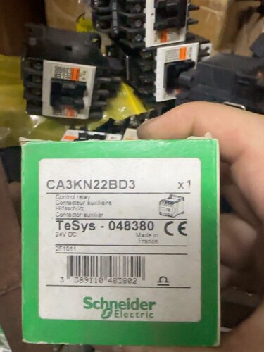 原装施耐德CA3KN22BD3 2个 CA3KN31BD 2