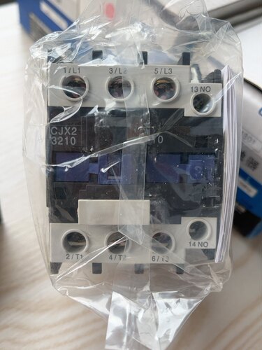 正泰 CHNT 交流接触器 CJX2-3210，电压220V