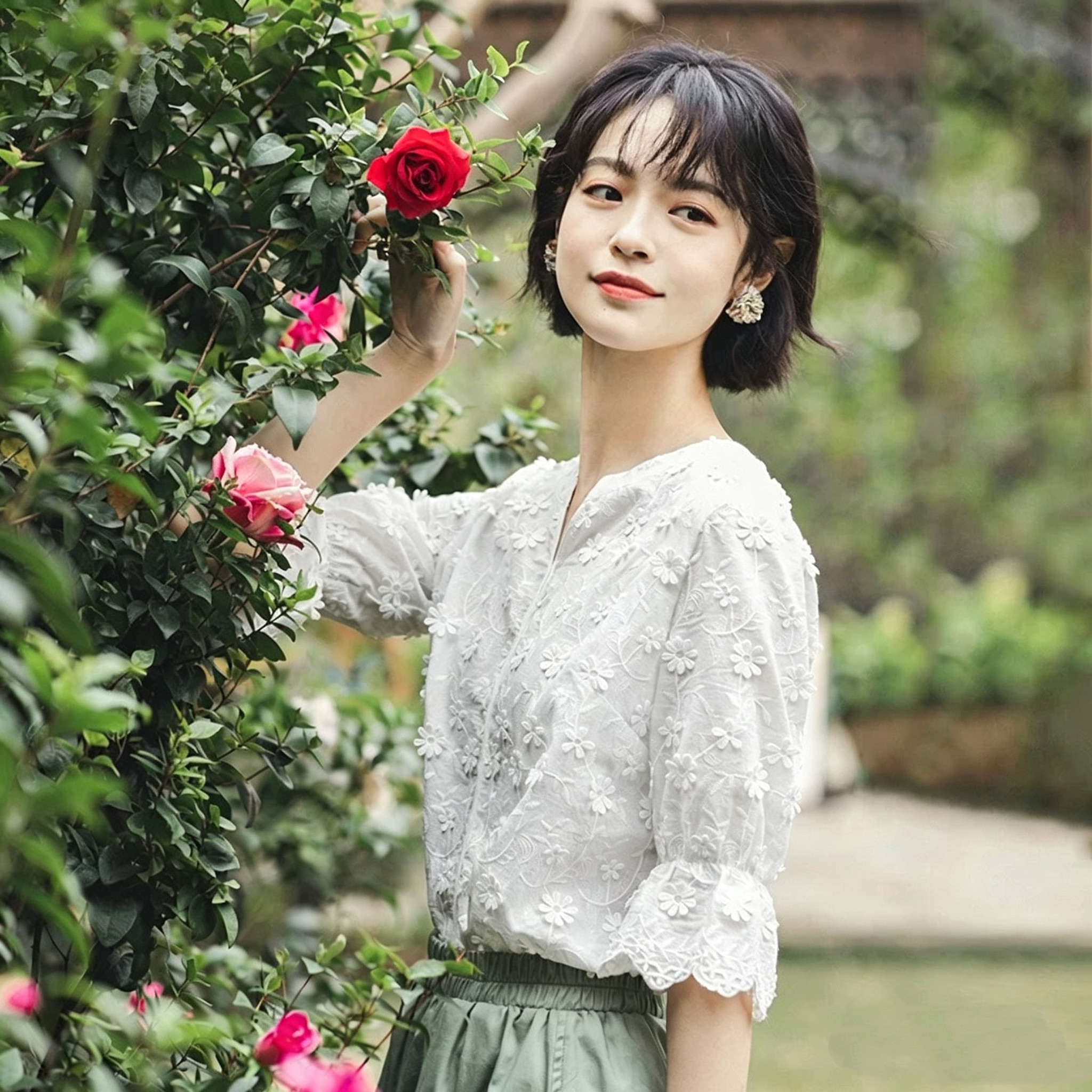 折扣夏装新款文艺复古纯棉波浪边素雅绣花少女可爱衬衫女