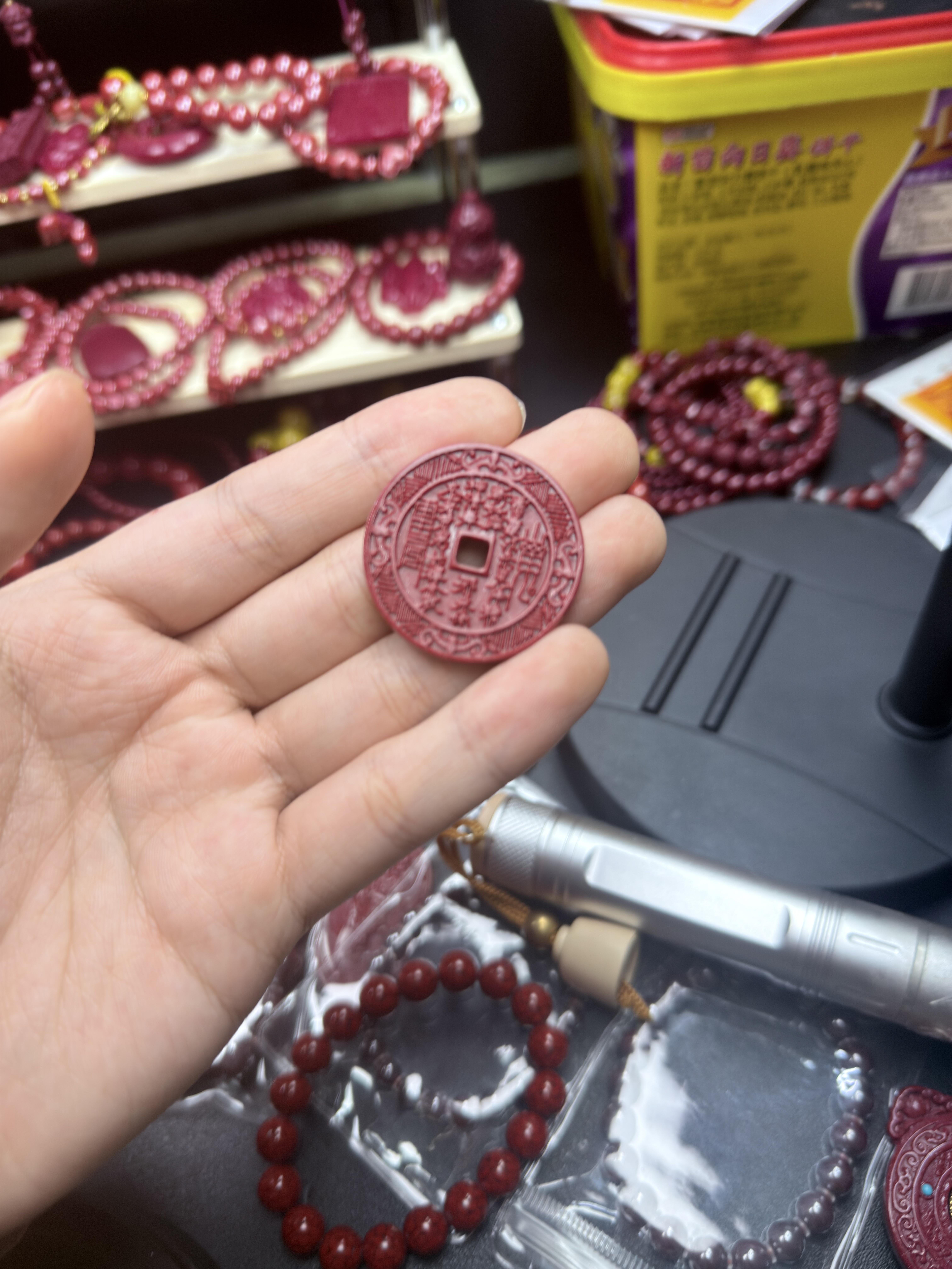 天然保真朱砂帝王红砂八卦小吊牌山鬼花钱坠饰钥匙挂件门挂车挂,珠宝/钻石/翡翠,手饰,淘宝优惠券,粉丝福利购,淘宝优惠卷