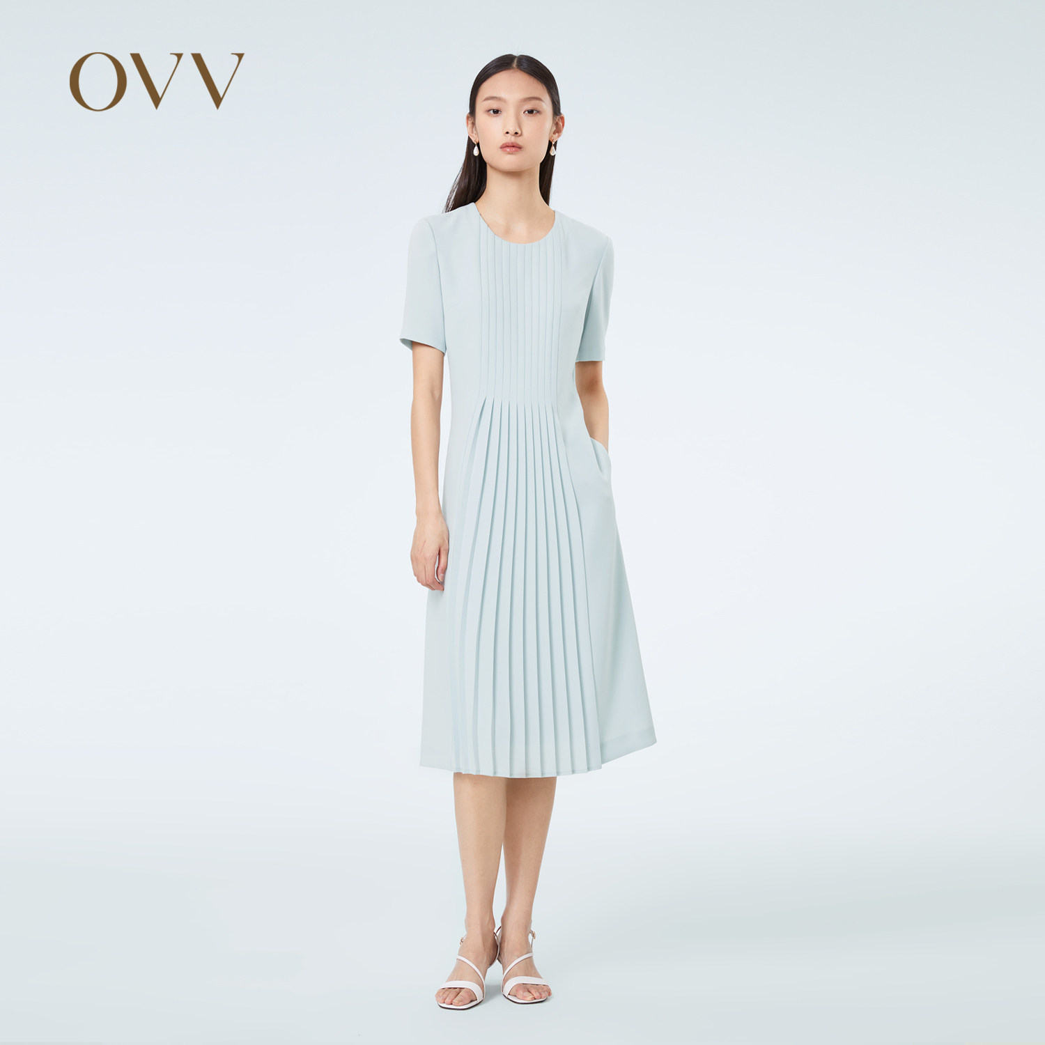 OVVOutlet 春夏热卖女装单面缎三醋酸经典圆领清爽百褶短袖