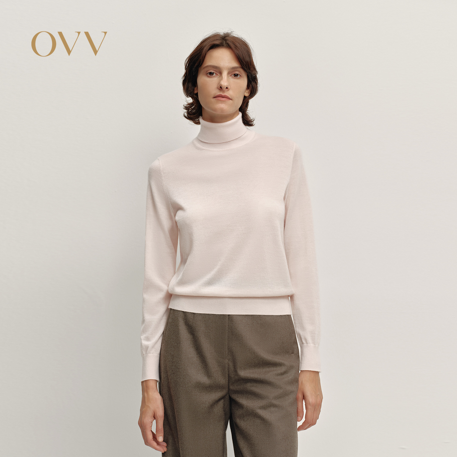 可翻折高领 羊绒面料 舒适柔软