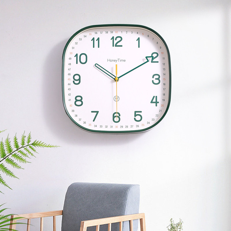 现代简约挂钟客厅静音钟表家用挂墙石英卧室挂表新款2022方形时钟