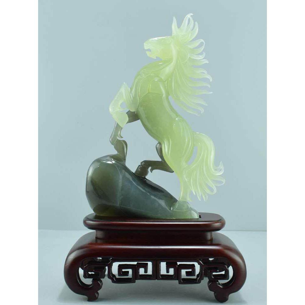 辽宁天然岫玉马摆件岫岩原石马到成功手工雕刻实木底座玄关风水品