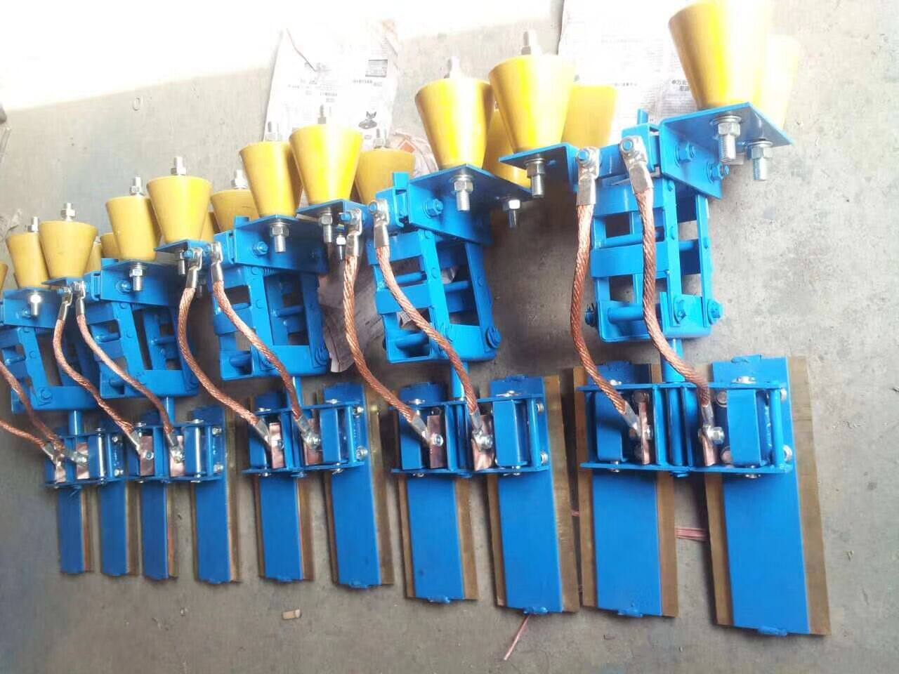 供应刚体滑触线集电器碳刷,1000A刚体集电器导电滑块JGH