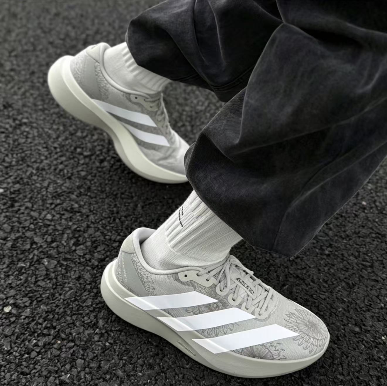 adidas × LABRUM  Adizero Evo SL 舒适贴合增高跑步鞋 男款灰白