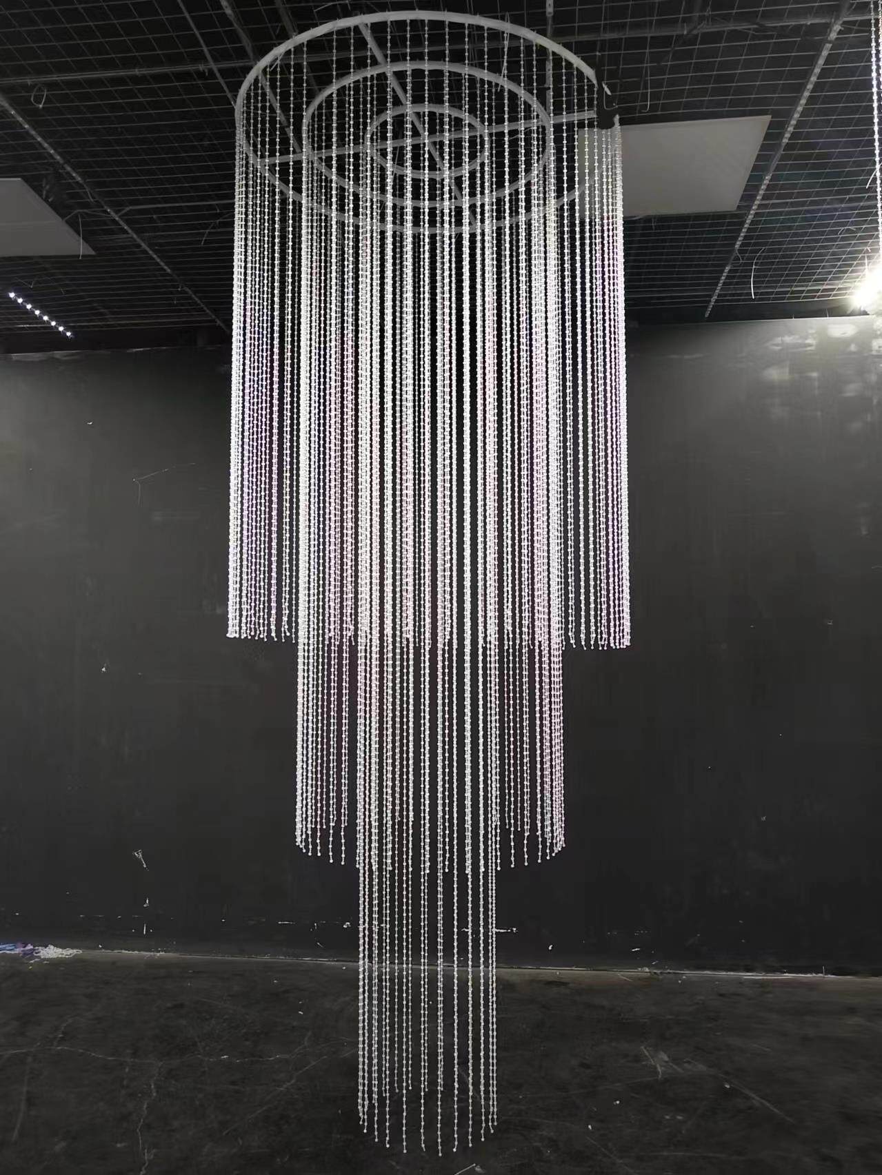 新款亚克力水晶圆形珠帘吊顶婚庆酒店宴会厅线帘圆环吊顶珠炼布置