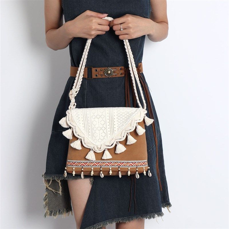苏小塔民族风小挎包出游度假氛围感百搭可爱刺绣流苏蕾丝水桶包