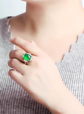 新款绿玉髓戒指女椭圆戒面个性复古玉质食指环可调节时尚通勤饰品