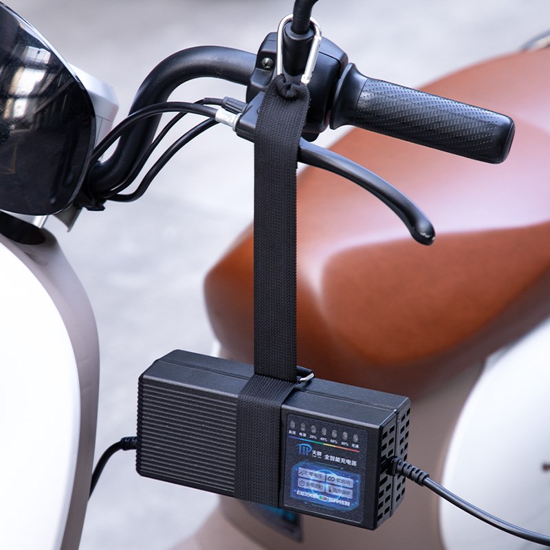 电动车充电器挂钩防掉防滑收v纳架充电器固定器粘钩防滑电源固定