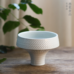 客厅茶D席桌面插花器皿精致小花盘日式 陶瓷高脚锤纹花器白色简约