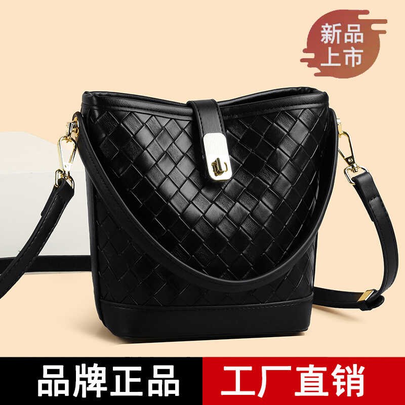 今年流行包包女士2024新款小众手提包高级感百搭真皮水桶包斜挎包