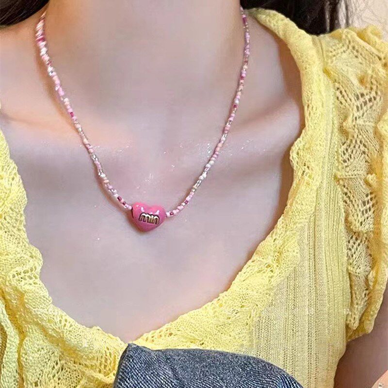 糖果色爱心字母串珠项链女2023新款小众网红锁骨链夏季小清新配饰
