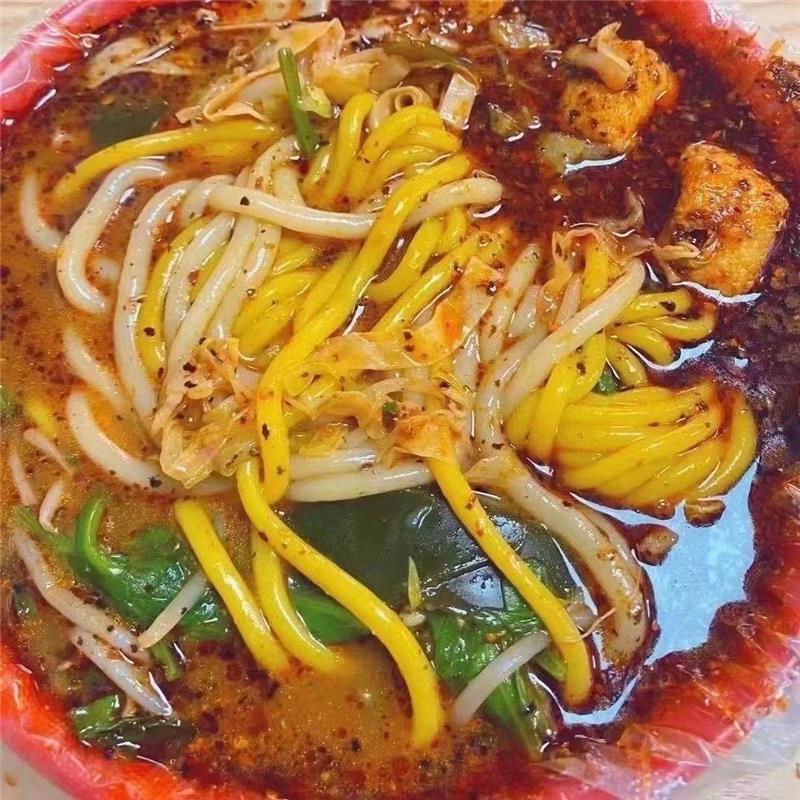 网红东北老式桦南大碗麻辣烫自煮速食牛筋面玉米面每包405克