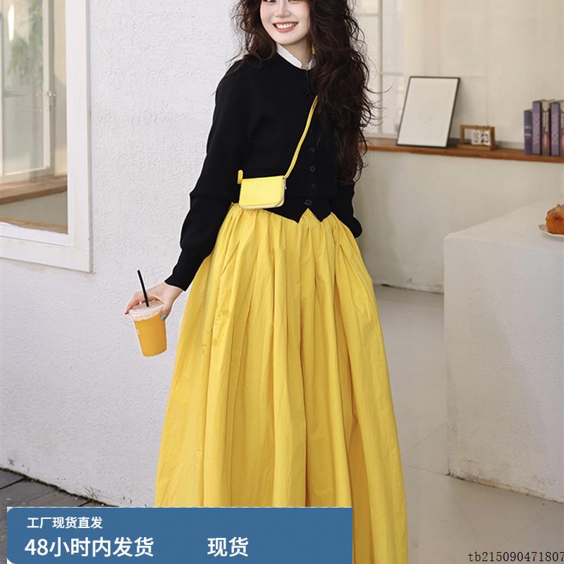 秋季韩系穿搭一整套茶里茶气别致独特漂亮减龄黑色上衣超火套装裙