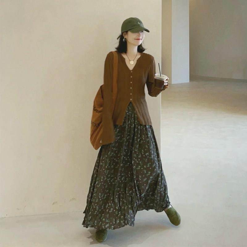 盐系轻熟风套装女春秋季咖色V领长袖针织衫高腰碎花半身裙两件套,运动/瑜伽/健身/球迷用品,瑜伽短裙,淘宝优惠券,粉丝福利购,淘宝优惠卷